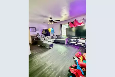 71 Macarthur Avenue, Brentwood, NY 11717 - Photo 9