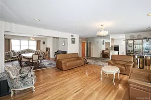 28 Polo Rd, Great Neck, NY 11023 - Photo 9