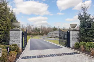 365 Split Rock Rd, Syosset, NY 11791 - Photo 3