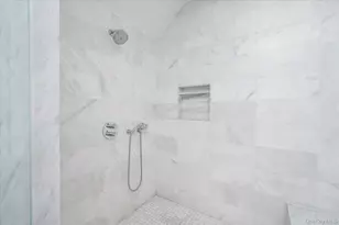 365 Split Rock Rd, Syosset, NY 11791 - Photo 23