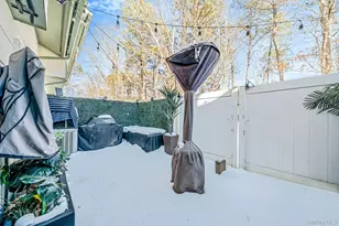 97 Drexelgate Ct, Middle Island, NY 11953 - Photo 3