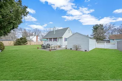 15 Lehigh Avenue, Centereach, NY 11720 - Photo 23