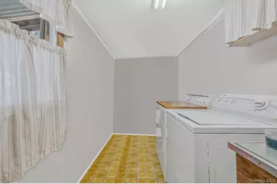 704 S 5th Street, Lindenhurst, NY 11757 - Photo 19