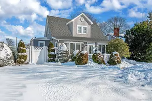 704 S 5th St, Lindenhurst, NY 11757 - Photo 31