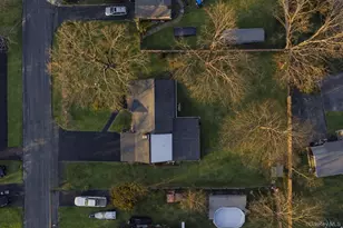 1395 Gardiner Dr, Bay Shore, NY 11706 - Photo 3