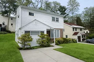 6 Park Pl, Great Neck, NY 11024 - Photo 1