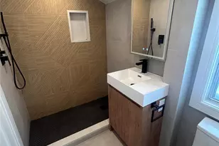 6 Park Pl, Great Neck, NY 11024 - Photo 9