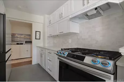 320 E Shore Road #4C, Great Neck, NY 11023 - Photo 17