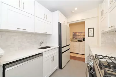 320 E Shore Road #4C, Great Neck, NY 11023 - Photo 13