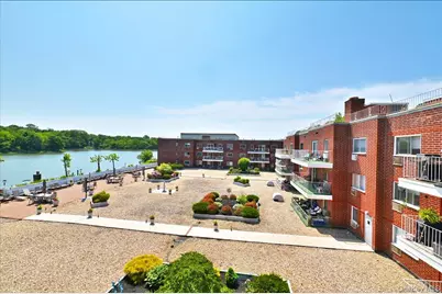 320 E Shore Road #4C, Great Neck, NY 11023 - Photo 25