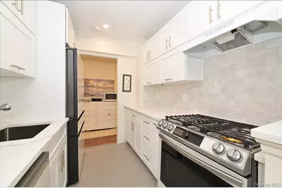 320 E Shore Road #4C, Great Neck, NY 11023 - Photo 15