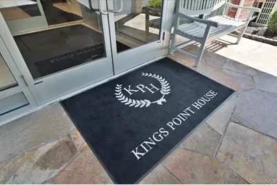 320 E Shore Road #4C, Great Neck, NY 11023 - Photo 3