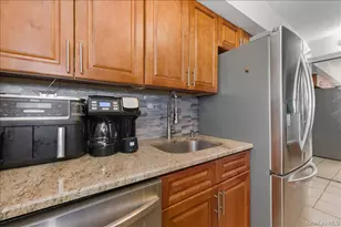 725 Miller Ave, Freeport, NY 11520 - Photo 9