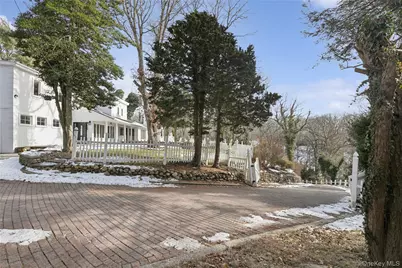 549 Woodbury Road, Cold Spring Harbor, NY 11724 - Photo 3