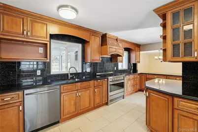 549 Woodbury Road, Cold Spring Harbor, NY 11724 - Photo 19