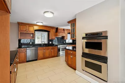 549 Woodbury Road, Cold Spring Harbor, NY 11724 - Photo 15