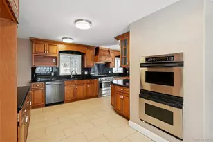 549 Woodbury Rd, Cold Spring Harbor, NY 11724 - Photo 15