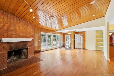 549 Woodbury Road, Cold Spring Harbor, NY 11724 - Photo 33