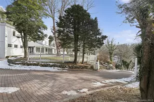 549 Woodbury Rd, Cold Spring Harbor, NY 11724 - Photo 9