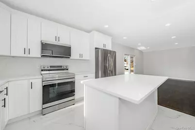 42 Ronald Drive N, Amityville, NY 11701 - Photo 15