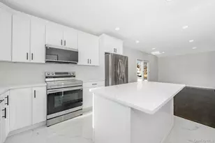 42 Ronald Dr N, Amityville, NY 11701 - Photo 15