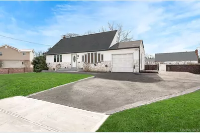 42 Ronald Drive N, Amityville, NY 11701 - Photo 3