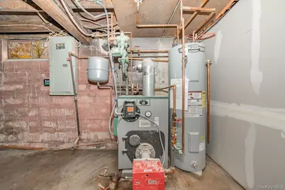 42 Ronald Drive N, Amityville, NY 11701 - Photo 23