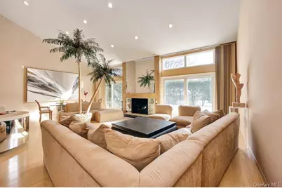 27 Fairway Drive, Manhasset, NY 11030 - Photo 17