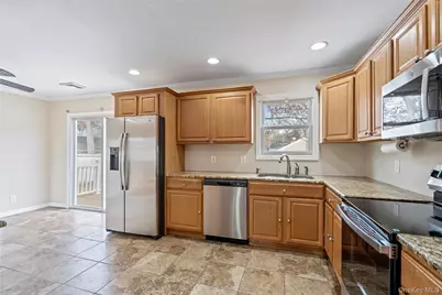 6 Edward Court, Ronkonkoma, NY 11779 - Photo 17