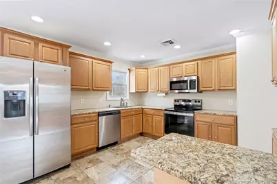 6 Edward Court, Ronkonkoma, NY 11779 - Photo 15