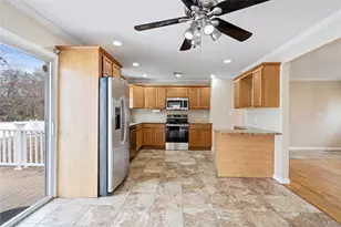 6 Edward Ct, Ronkonkoma, NY 11779 - Photo 13