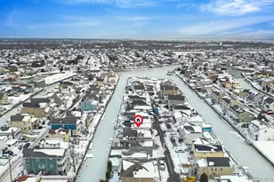 114 Beach Ave, Bellmore, NY 11710 - Photo 29