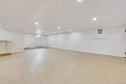 962 East 221 Street, Bronx, NY 10469 - Photo 15