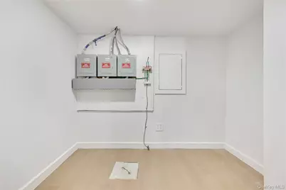 962 East 221 Street, Bronx, NY 10469 - Photo 17