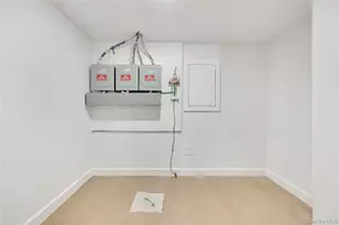 962 E 221st St, Bronx, NY 10469 - Photo 17