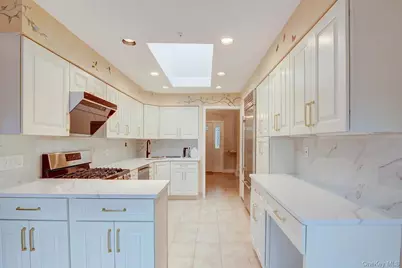 25 North Drive, Great Neck, NY 11021 - Photo 3