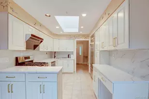 25 North Dr, Great Neck, NY 11021 - Photo 3