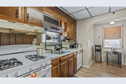101 Stewart Street, Floral Park, NY 11001 - Photo 9