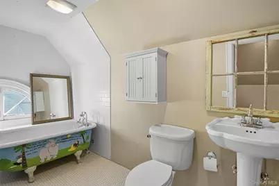 551 Wolfs Lane, Pelham, NY 10803 - Photo 23