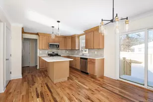 43 Shirley Ln, Medford, NY 11763 - Photo 5