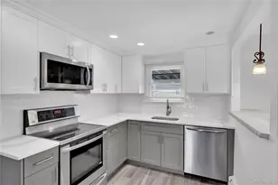 31 Blue Spruce Rd, Levittown, NY 11756 - Photo 13