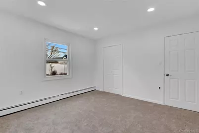 31 Bluespruce Road, Levittown, NY 11756 - Photo 5