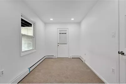 31 Bluespruce Road, Levittown, NY 11756 - Photo 7