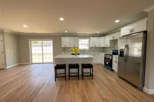 492 Blue Point Rd, Farmingville, NY 11738 - Photo 5