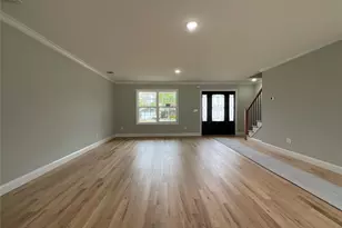 492 Blue Point Rd, Farmingville, NY 11738 - Photo 3