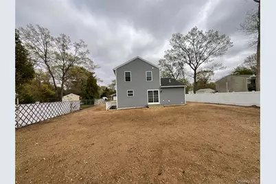 492 Blue Point Road, Farmingville, NY 11738 - Photo 15