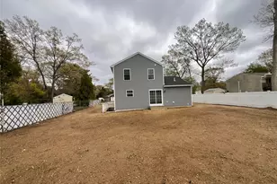 492 Blue Point Rd, Farmingville, NY 11738 - Photo 15