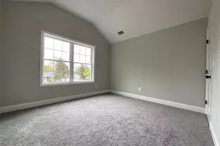 492 Blue Point Rd, Farmingville, NY 11738 - Photo 9