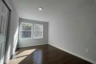 492 Blue Point Rd, Farmingville, NY 11738 - Photo 7