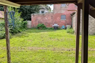 105 Courtney Ave, Newburgh, NY 12550 - Photo 17